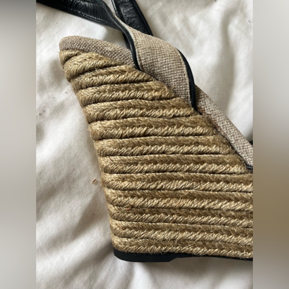 Theory - wedge heels. Tan and black wedge heels. With black trim. Adorable ! - Picture 6 of 10